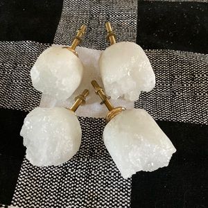 Set of 4 Knobs/Pulls